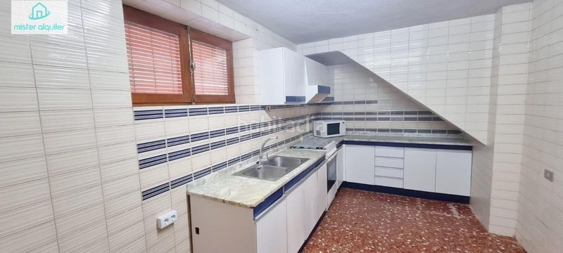 Foto db6d57bb-d8d8-40f6-8b3c-38cfe908d6ed. Alquiler chalet en calle cíes 9 en Petrer