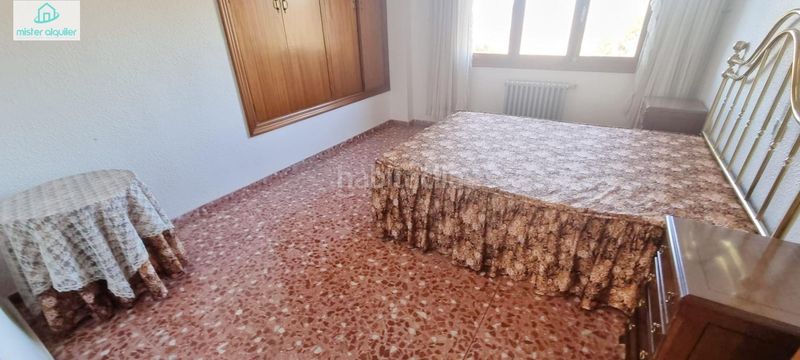 Foto dc292be6-fbda-43c5-89fb-9e1aac4a9a2f. Alquiler chalet en calle cíes 9 en Petrer