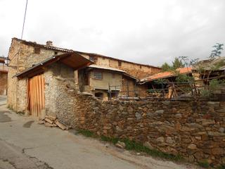 Casale in Bellver de Cerdanya. Casa rustica con dos eras ceretanas y pajares