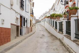 Casa  Cantarranas. Casa en ardales con proyecto para 3 pisos