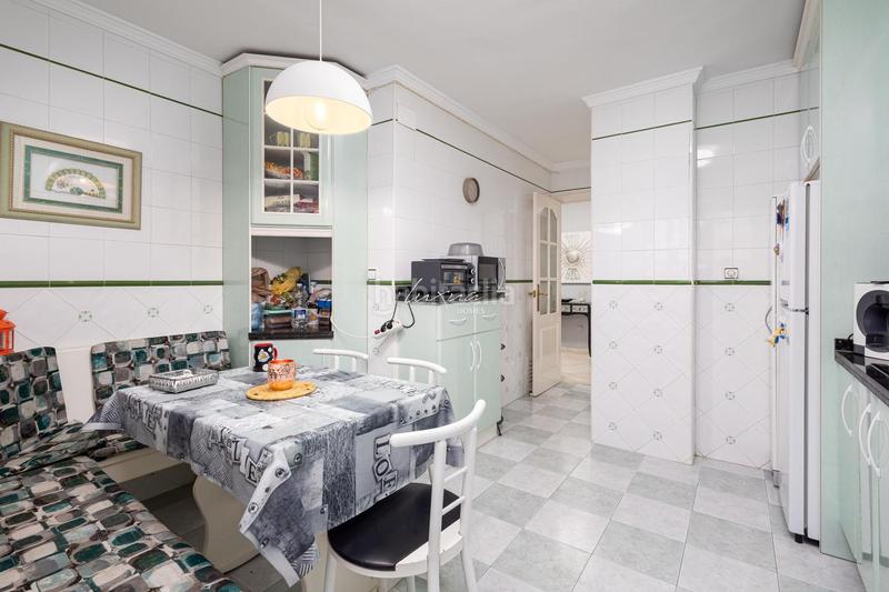 Foto f0aeb401-9b90-45e2-ae85-b2040ae8215f. Pis a Barrio de Ciudad Jardín Málaga