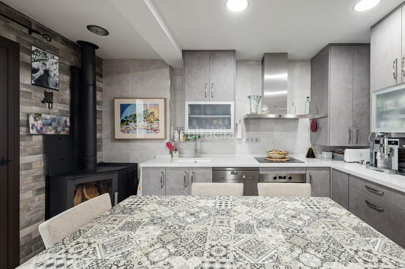 Foto 81ea6949-6138-4557-aac0-00ba8a69bc35. Casa adossada amb calefacció a Ardales