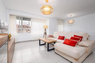 Rent Flat  Obispo pedro de moya. Piso exterior y luminoso de 3 habitaciones  disponible en noviem