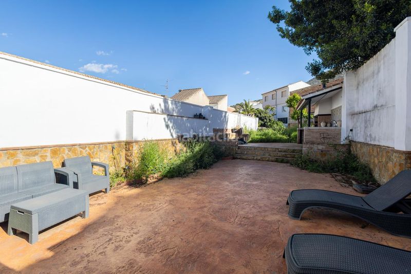 Foto 06be41d3-7c40-45c2-a906-be5856a82734. Casa adossada a Loja