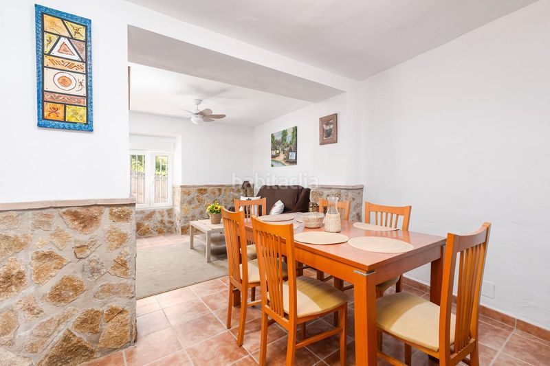 Foto 8484a3d3-6851-4b5a-bf8c-ba363195024a. Casa adossada a Loja