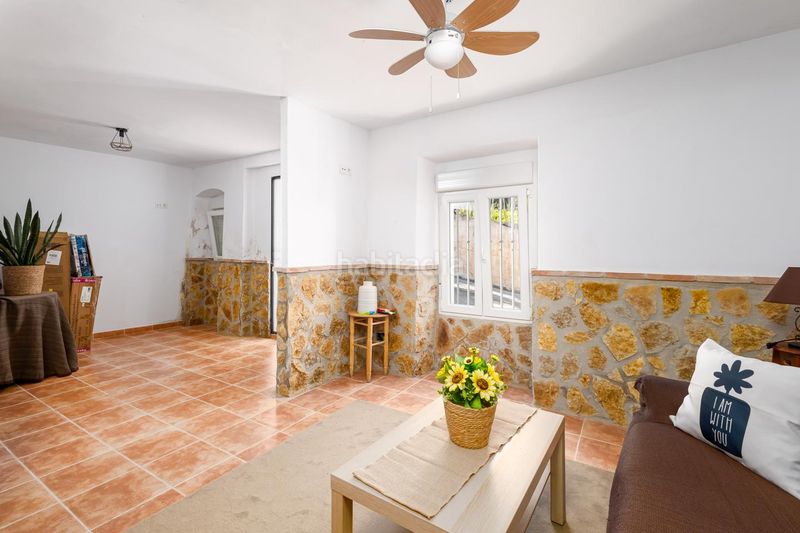 Foto e0e30c26-3834-4e8b-9f66-b110755db484. Casa adossada a Loja