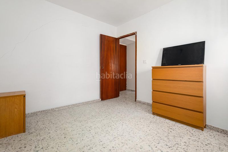 Foto ea2ffb76-9a0d-47fa-9e3d-5c8747a7abc1. Casa adossada a Loja