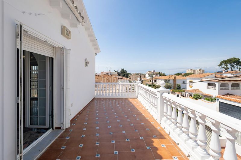 Foto 2290cb1b-577c-4f06-b4c0-d96e1a9a38e7. Casa amb aparcament piscina a El Palo Málaga