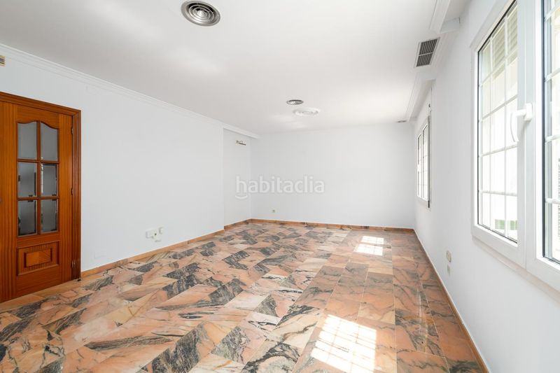 Foto a109f805-9a5a-47a4-81fa-6ae526103227. Casa amb aparcament piscina a El Palo Málaga