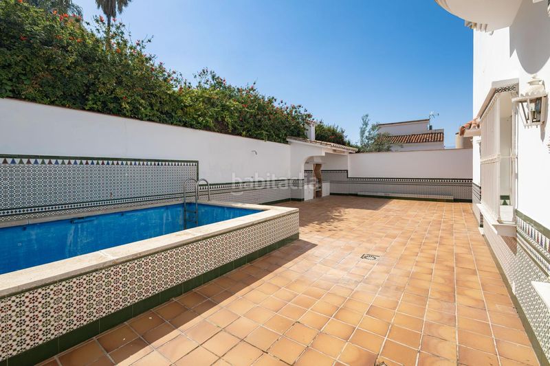 Foto e7d2edb7-13f7-4a07-9687-7ccd1b0f0d9c. Casa amb aparcament piscina a El Palo Málaga