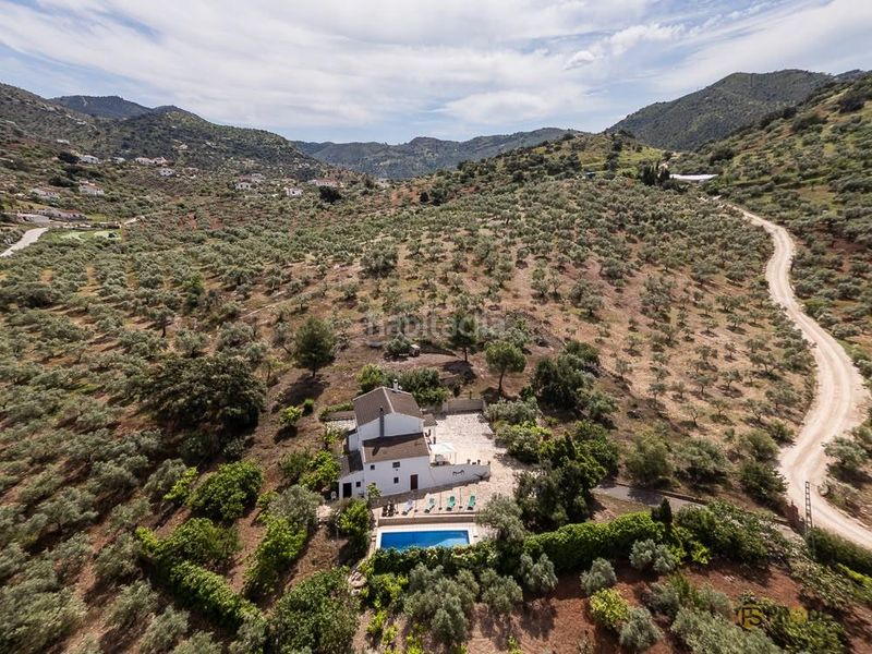 Foto 219a0a8d-a739-4e6e-9874-b6a695974d41. Casa amb aparcament piscina a Almogía