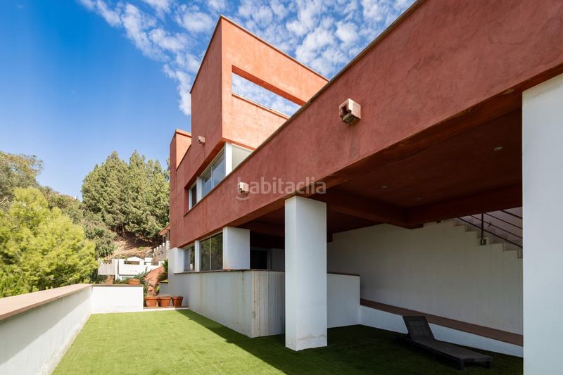 Foto 11137eaa-c5e8-481c-9199-0cba9b3f6d6e. Casa amb aparcament piscina a El Atabal Málaga