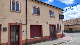 Local Comercial  Calle benito del castillo. Casa a la venta en arlazon