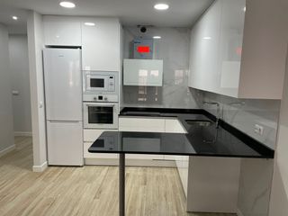 Lloguer Pis  Calle miranda. ¡piso reformado de tres habitaciones y dos baños en el centro de