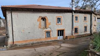 Masia  Calle la iglesia. Casa con pajar, terreno y garaje en talamillo del tozo