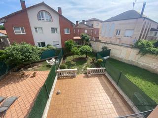 Casa a schiera  Calle miguel de unamuno. Casa con jardin en barrio del pilar