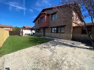 Casa aparellada  Calle la chopera. Chalet pareado de cuento en arcos!!