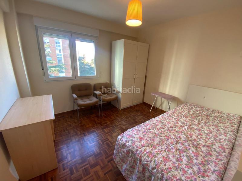 Foto f57d94de-e6d9-4168-943b-2b8dc4beafd5. Flat with heating in Reyes Católicos Burgos