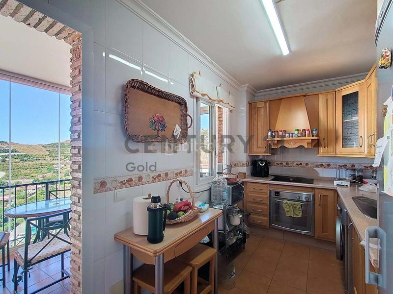 Foto 0d22a054-68ce-435a-9473-ff809389f430. Piso en calle almazara en Torrox pueblo Torrox
