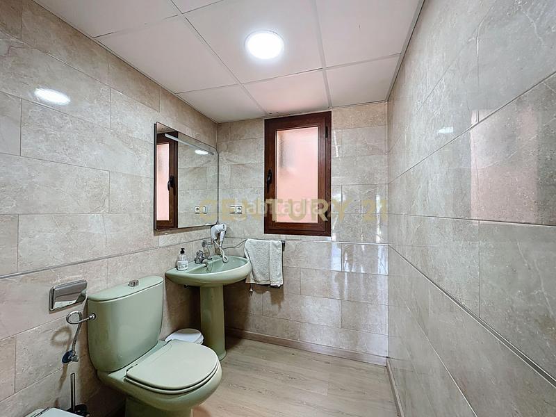 Foto b0116e77-90b1-4ede-bcc2-2e444501d5ec. Casa en urbanización colina soleada en Benajarafe