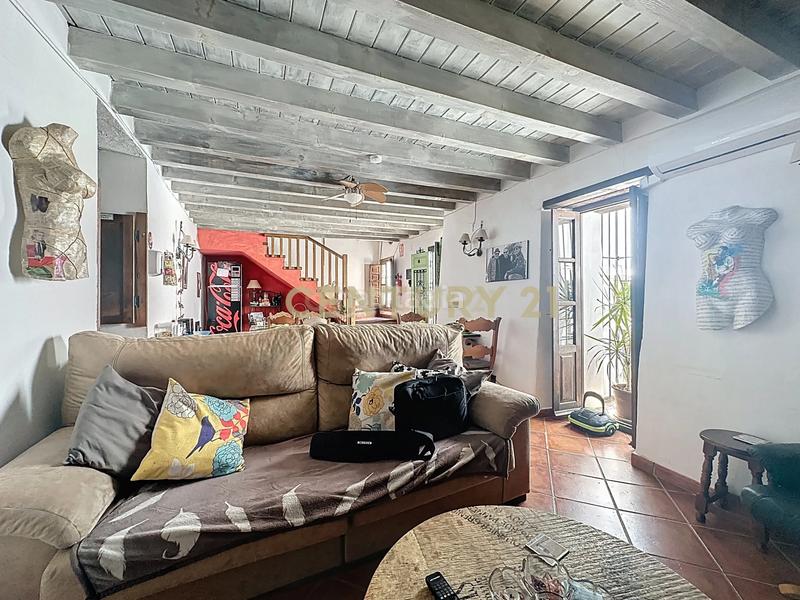 Foto 2f353282-d6f7-4251-9195-45e38e951002. Casa amb piscina a Frigiliana