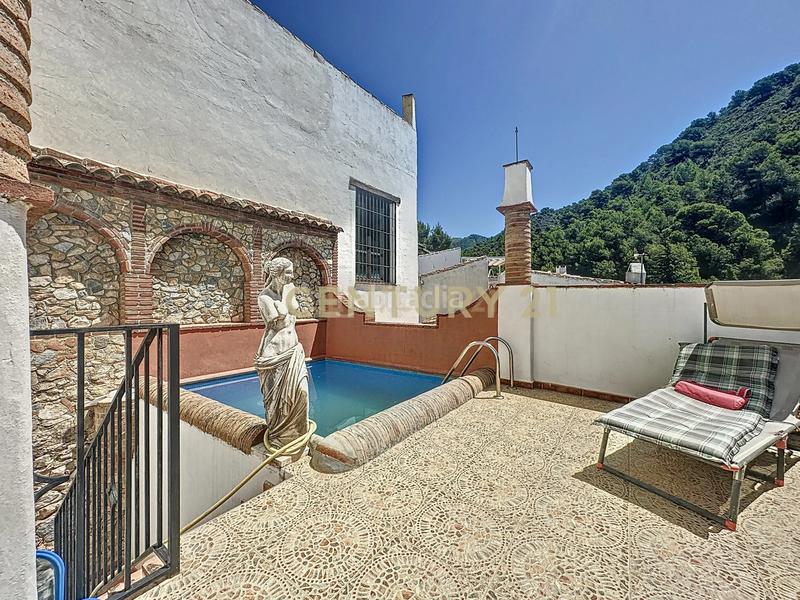 Foto 91bf6d21-2475-4ec5-a6cd-0e59c9cb4526. Casa amb piscina a Frigiliana