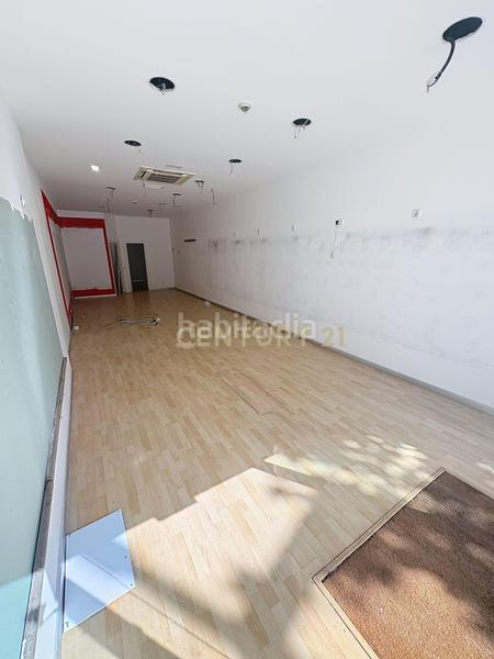 Foto 99bdf71b-3b29-4b33-a62c-60eb2a22365c. Lloguer local comercial a plaza costa del sol a Manantiales-Estación de Autobuses Torremolinos