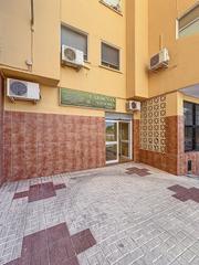 Local commercial à Calle prokofiev, 7, torremolinos, spain. Local comercial con posibilidad de cambio de uso en el pinillo