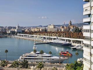 Appartement à Paseo marítimo ciudad de melilla, málaga, spain. Vive frente al mar piso en planta 11 en la malagueta