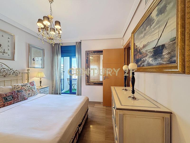 Foto e3cdf990-4e51-46d2-b26b-a4beb2b8489d. Miete appartement mit parking in Paseo Marítimo Oeste - Pacífico Málaga