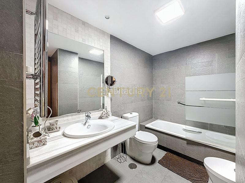 Foto 050588ae-5908-4453-bb7c-cc5da599644f. Rent apartment with parking in Paseo Marítimo Oeste - Pacífico Málaga