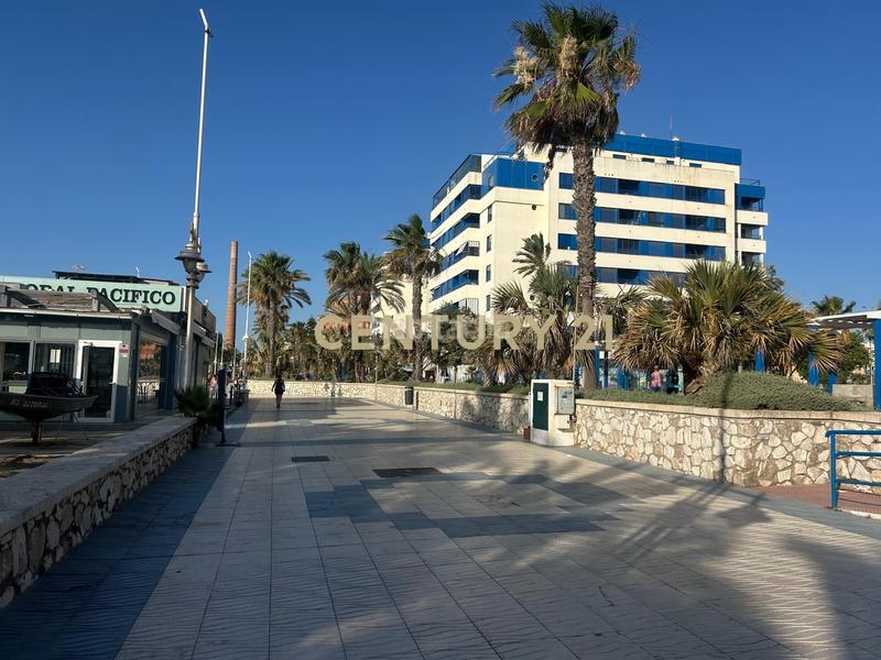 Foto 58a729de-cc91-4e8b-b89f-34093ca9b637. Rent apartment with parking in Paseo Marítimo Oeste - Pacífico Málaga