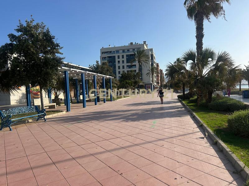 Foto b8300c62-14bf-4502-83e7-4e9403d837b4. Rent apartment with parking in Paseo Marítimo Oeste - Pacífico Málaga