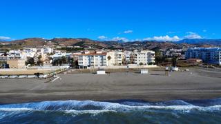 Appartement  Calle el copo, el morche, spain. Ático en primerísima línea de playa  el morche, torrox costa