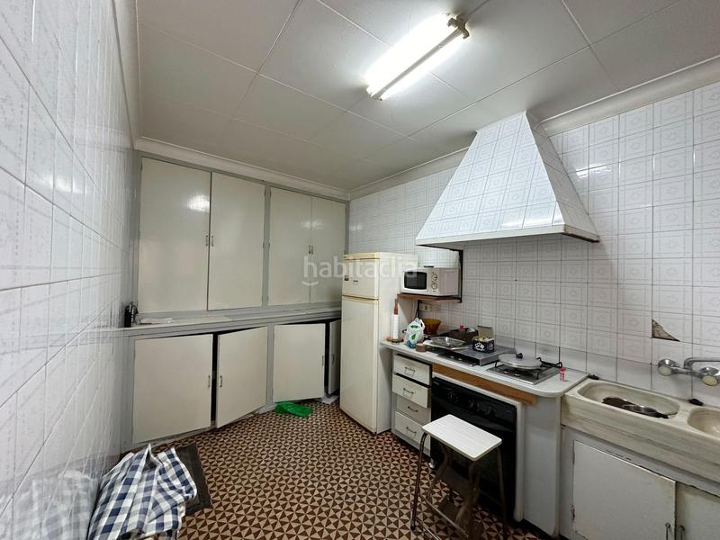 Foto 0bb3c8af-0fca-49e2-95d1-9cbf841b0b89. Édifice dans Bisbal d´Empordà (La)