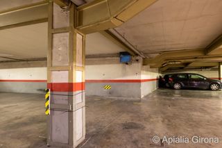 Aparcament cotxe a Eixample Nord. Exclusiva apialia. eixample girona, 2 pla�es de parking petites,