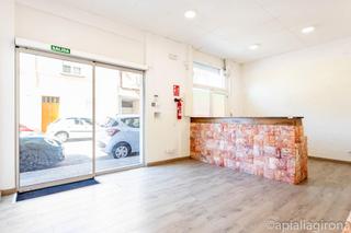 Geschäftsraum in Eixample Sud-Migdia. Exclusiva apialia girona palau  girona es ven ampli local comerc