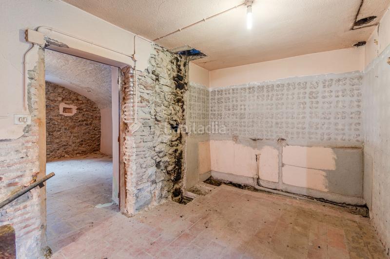 Foto 1ef1bf2f-0642-45d5-b2f5-6621d6fa4963. Masía exclusiva apialia. a tenim una casa de poble, de pedra, per fer una reforma integral. en Sant Joan de Mollet