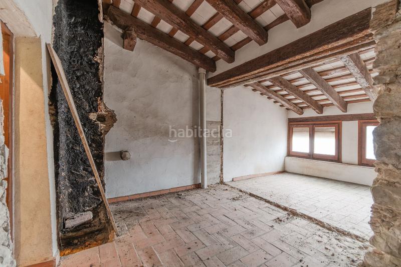 Foto a18db9be-3414-4174-ae27-07ebe47b860f. Masía exclusiva apialia. a tenim una casa de poble, de pedra, per fer una reforma integral. en Sant Joan de Mollet