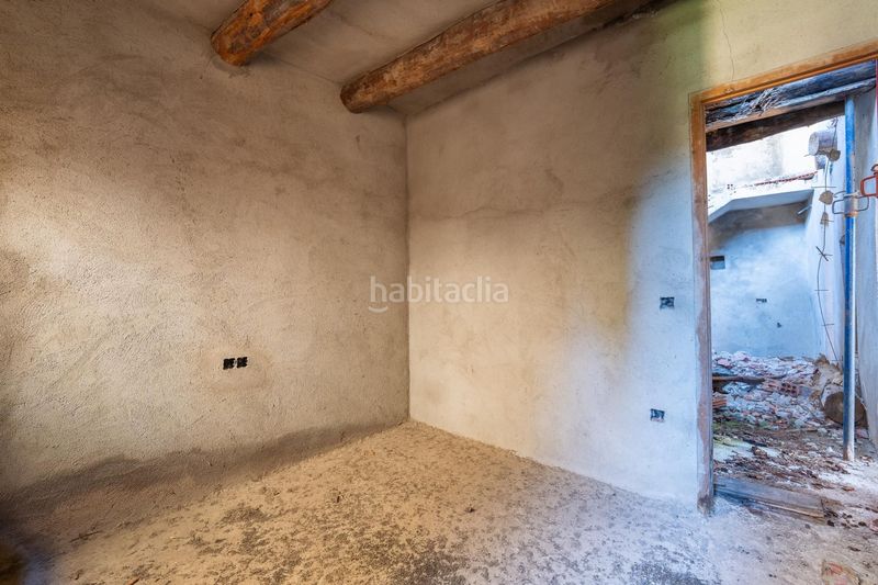 Foto 512cdc40-baf6-43de-b0d2-836385e146e0. Masia a Esponellà