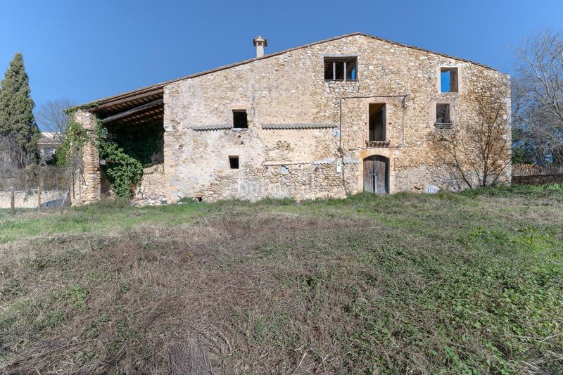 Foto 7dbd4277-7d97-49c5-b33b-3e38d813a6e0. Masia a Esponellà