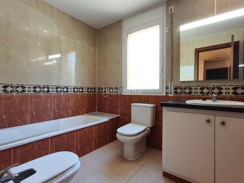 Foto b90c6a92-364e-423b-aa22-a0c3bdb3aa85. Location maison avec chauffage parking dans Quart