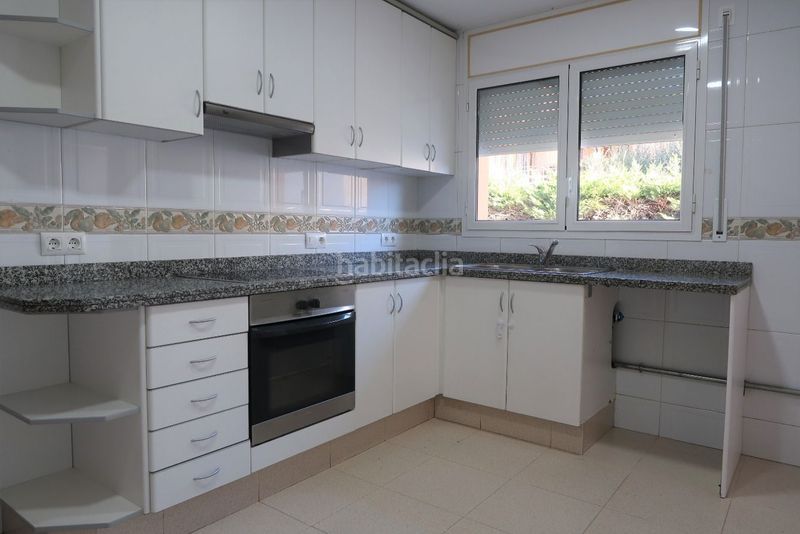 Foto f6e9fd2e-1a15-46d5-8475-f746a843d97b. Location maison avec chauffage parking dans Quart