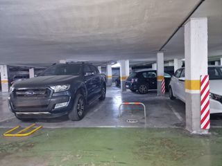 Parking voiture à Santa Eugenia. Santa eugènia, plaça daparcament de ratlles, al c orient a tocar
