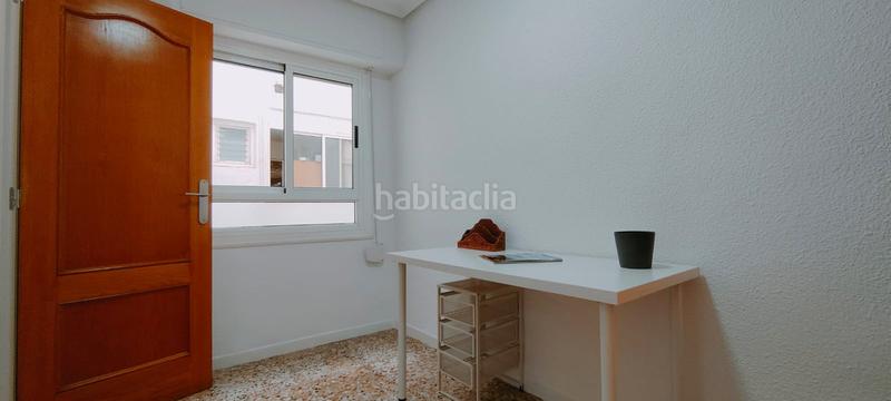 Foto 3897c4a0-72b5-4b9b-8a0e-b2ddb2e11bcc. Piso  ubicado en la mejor zona de elche. en Reina Victoria - Miguel Hernández Elche / Elx