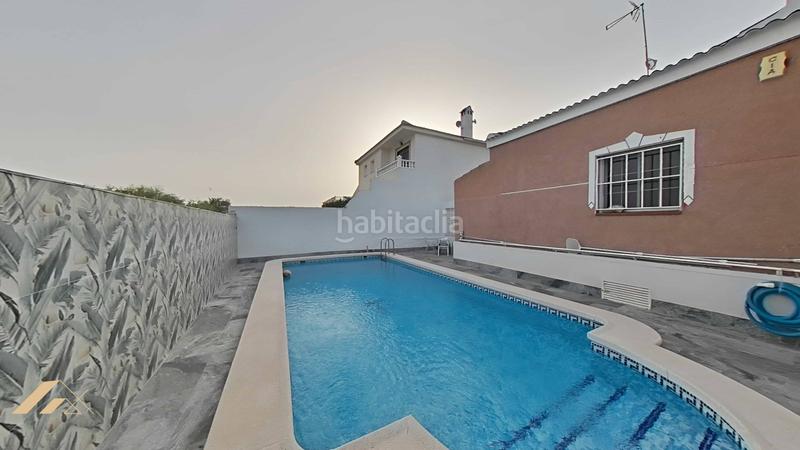 Foto f526d90e-bc62-41b8-85f0-b753adb41523. Chalet  con piscina en el chaparral, , alicante en Torrevieja