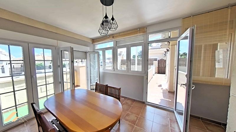 Foto d6f101fc-f364-431a-84c3-3093a2eb9aca. Casa adosada chalet adosado en Playa Flamenca costa en Orihuela