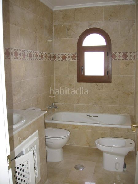 Foto 3485af31-bc6d-4d78-aa5e-d592a813e266. Casa amb calefacció aparcament piscina a Los Almendros Orihuela