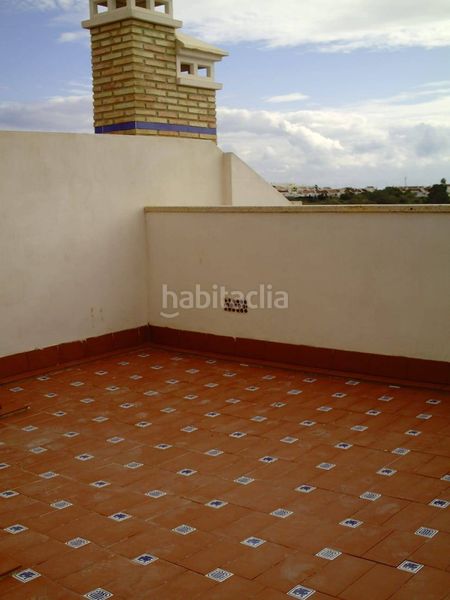 Foto d2de2e3d-3f19-4f96-9b32-c26d71d83bba. Casa amb calefacció aparcament piscina a Los Almendros Orihuela