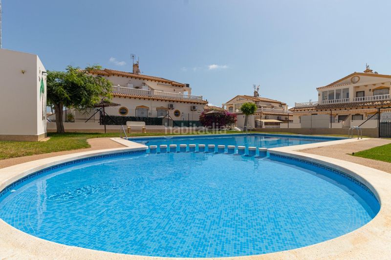 Foto 0aeca445-4161-479b-95d9-2e521b370627. Casa amb calefacció piscina a Los Balcones y los Altos Orihuela